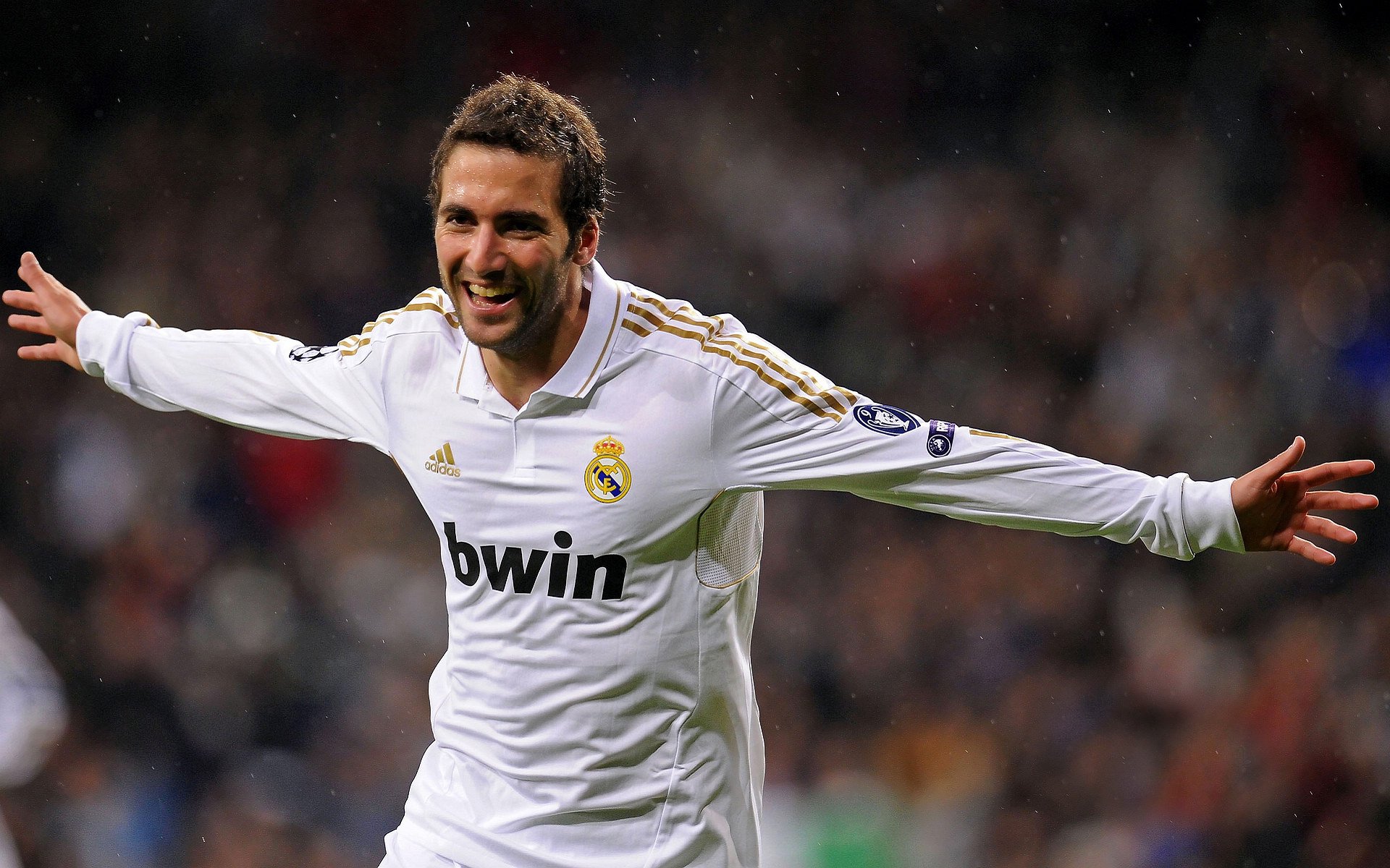 皇家马德里决赛大胜马德里竞技,罗德里砍下8记关键球,全场沸腾